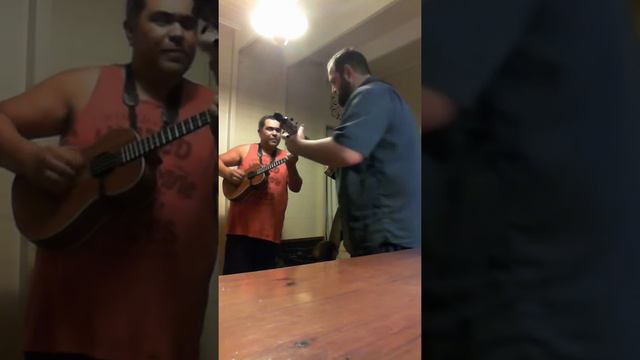 Budapest Baritone Ukulele & Tenor Ukulele (George Ezra) Ben & Emmitt 241214 смотреть онлайн