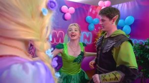 Принцесса Влюбилась в Бездомного! Принцесса Дисней в Реальной Жизни