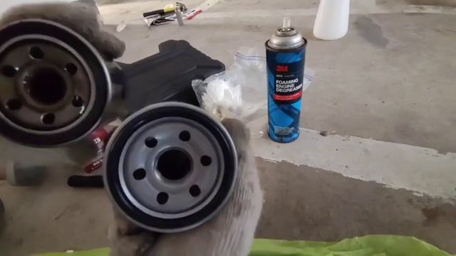 Subaru R2 oil change with 5W30 and oil filter смотреть онлайн