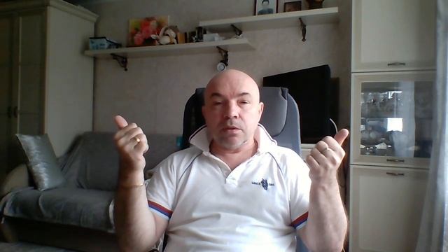 Скрюченная старушка в метро, и всеобщее равнодушие смотреть онлайн