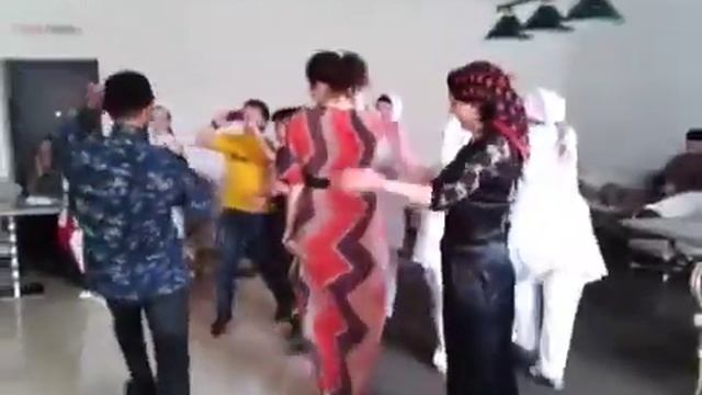 Необычная манера танца смотреть онлайн