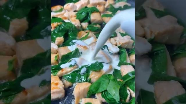 сливочная сырная паста со шпинатом и лососьем смотреть онлайн