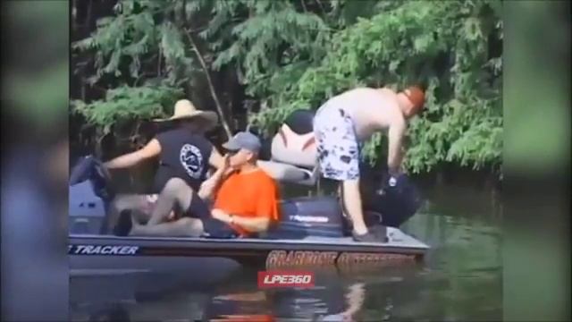 Как взорвать мотор на лодке смотреть онлайн