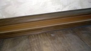 Установка пластикового плинтуса. Как и чем прикрепить плинтус к стене?