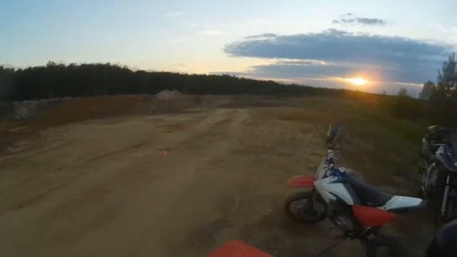 Покатушка на закате по карьеру, и как ехали обратно домой )) смотреть онлайн