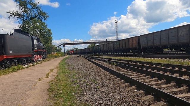 "Эксклюзив!" Сдвоенный грузовой поезд под 2ТЭ116УД-044 2ТЭ116УД-036+ТЭП70БС-307 резервом смотреть онлайн