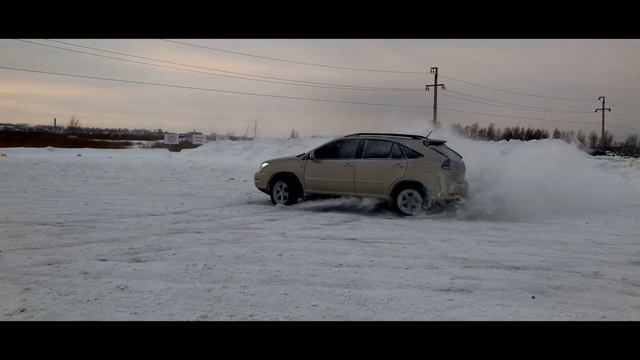 Lexus RX 350 in action ? смотреть онлайн