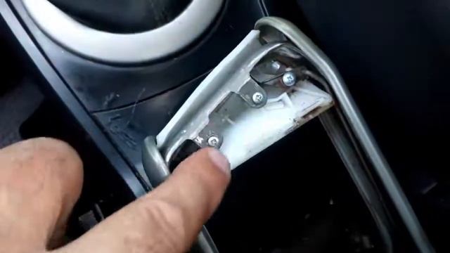 Megane 2 Handbrake Button Repair смотреть онлайн