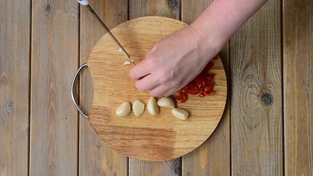 ?? Острый салат из огурцов и помидоров на зиму — видео рецепт вкусной заготовки в грузинском стиле смотреть онлайн