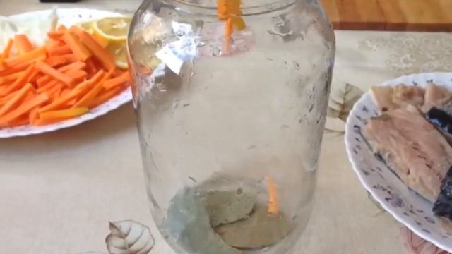 КАК ВКУСНО ПРИГОТОВИТЬ СКУМБРИЮ. СКУМБРИЯ В БАНКЕ. смотреть онлайн