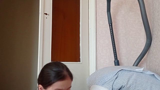 построела полатку из подушек и покрывала и из стульев 😱😱😱 дома вауу смотреть онлайн