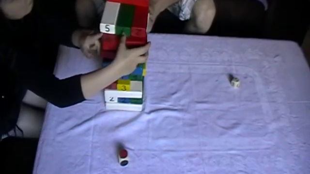 Spielen mit dem Wackelturm смотреть онлайн