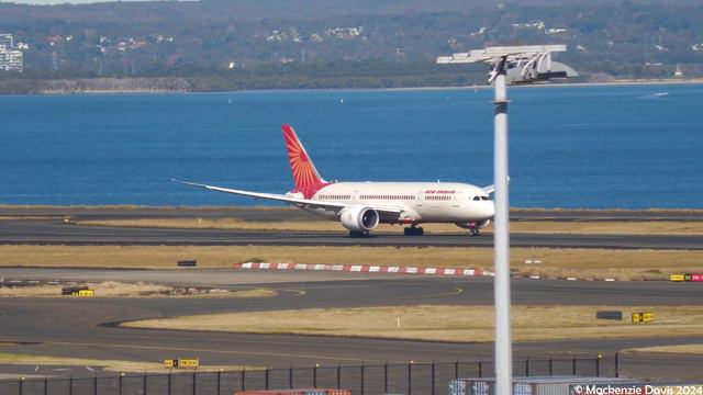 Sydney Airport Plane Spotting | 45+ Minutes Of Aircraft Movements (B767 B777 B787 A330 A350 A380)