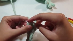 как связать лапку для лягушки крючком из плюшевой пряжи