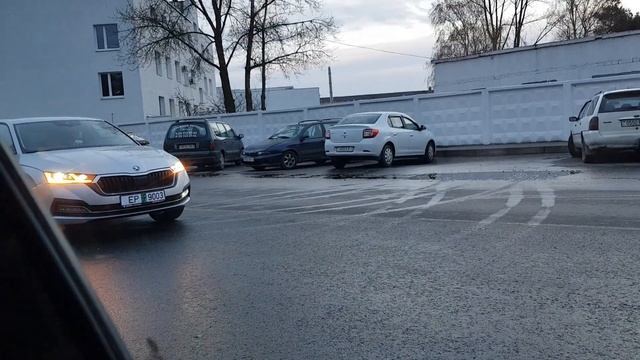 Первый раз увидел новую Шкоду Октавию и обалдел... Красивая, зараза...)