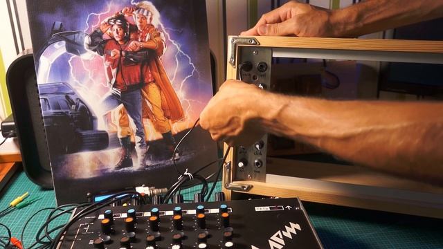 Собрал свой первый модуль - 909 bass/kick. смотреть онлайн