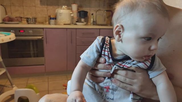 2021 10 09 Ева говорит по телефону с дедушкой и бабушкой и Веня 8/5 месяцев VID 164829 смотреть онлайн