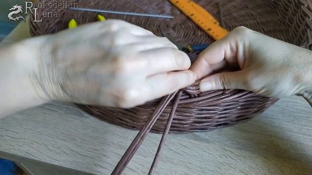 Как сплести простую крученную ручку | Weaving a twisted basket handle смотреть онлайн