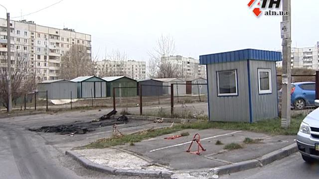 Пожар на улице Родниковой. Сгорело два легковых автомобиля. - 23.11.2017 смотреть онлайн