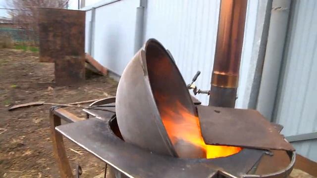 Нефтекамск. Первая растопка печи и обжиг казана на 16 л. смотреть онлайн