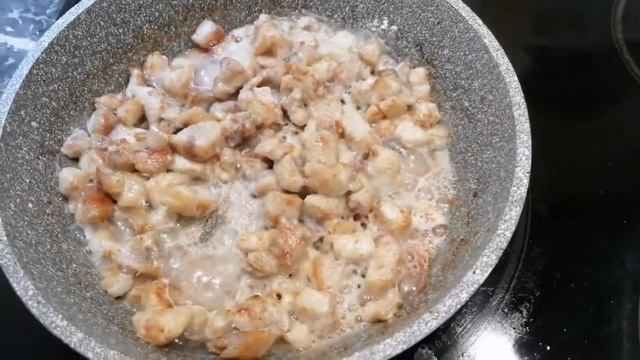 Макароны с курицей в сливочно-сырном соусе. смотреть онлайн