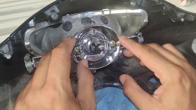 Como cambiar bombilla faro PEUGEOT TWEET 125 смотреть онлайн