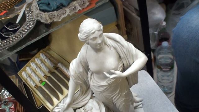 Левон купил Севр 18 века супер фигуру 1790х годов в достойном состоянии себе в коллекцию РАРИЕТЕТ. смотреть онлайн