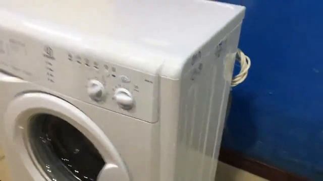Стиральная машина Indesit WISL 104 смотреть онлайн