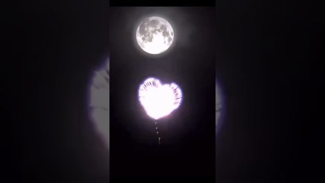 ?Фейерверк в виде сердца. Красота?? Heart shaped fireworks. Beauty? смотреть онлайн