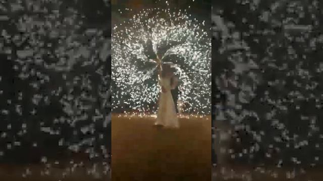 Дорожка из 4 фонтанов по 2 с каждой стороны и вертушка из 6 фонтанов 22.10.22 Бриз смотреть онлайн