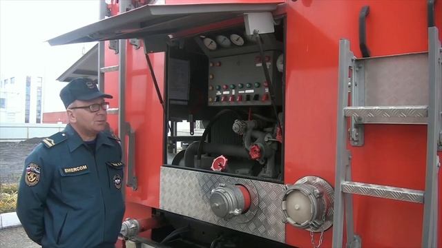 ТЕХНИКА СПАСАТЕЛЕЙ МЧС: Многофункциональная пожарная спасательная автоцистерна смотреть онлайн