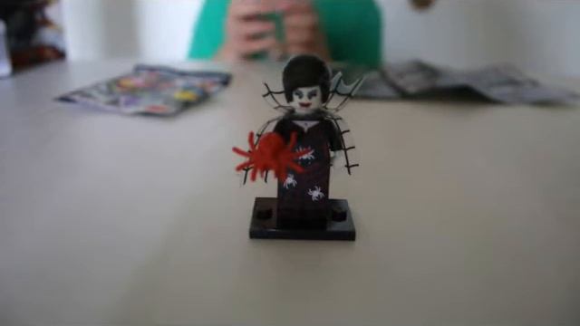 Лего Минифигурки (Lego Minifigures) Серия № 14 Монстры Паучиха Обзор смотреть онлайн