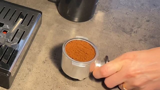 ЭСПРЕССО ДОМА☕️: пошаговая инструкция. Как взбить молоко для кофе. смотреть онлайн