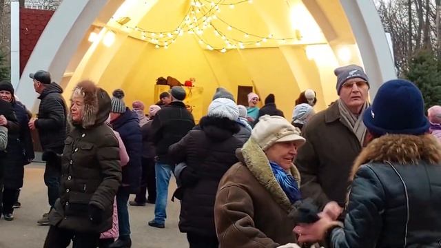 ПЕРЕВЕДИ!СТРЕЛКИ ЧАСОВ НАЗАД,CHARKIW UKRAINE.ПАРК ГОРЬКОГО ХАРЬКОВ,ТАНЦЫ. ФЕВРАЛЬ 2022 смотреть онлайн