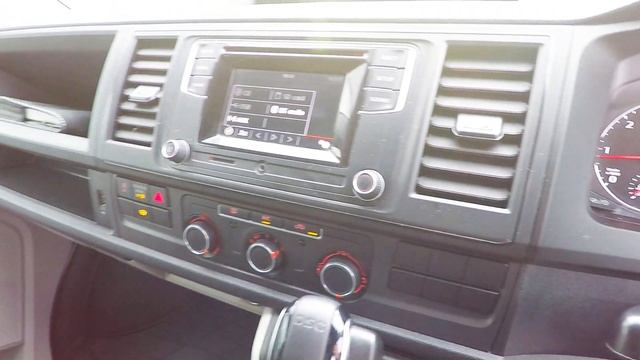VW Transporter T32 Kombi Highline 150ps DSG | CP68LTK | Sinclair Van Centre Swansea смотреть онлайн