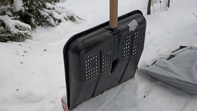 Обзор удобной лопаты для снега.