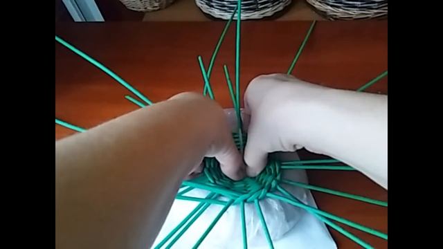 Плетеное ЯБЛОКО и форма для крышки. ВИДЕО 2019 года! Качество видео соответствует году записи. смотреть онлайн