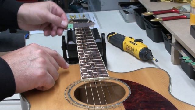 Fender Jumbo Acoustic Guitar... it just needs some neck relief! смотреть онлайн