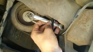 Рено Символ2 K4J712 накинуть ремень генератора