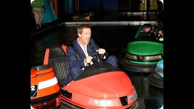 Хью Лори жжет Hugh Laurie burns смотреть онлайн