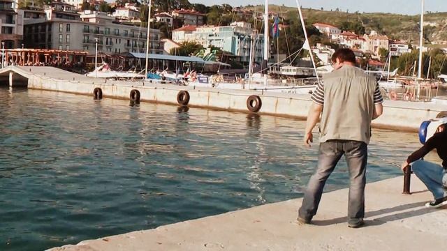БОЛГАРИЯ: Процесс ловли рыбы в Балчике... Bulgaria смотреть онлайн