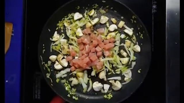 Греча томлёная в печи с индейкой и грибами