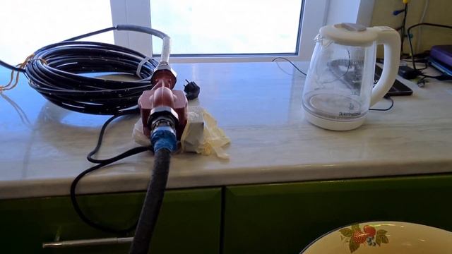 Как легко разморозить замерзшие трубы и вернуть в дом воду//100% способ разморозки труб смотреть онлайн