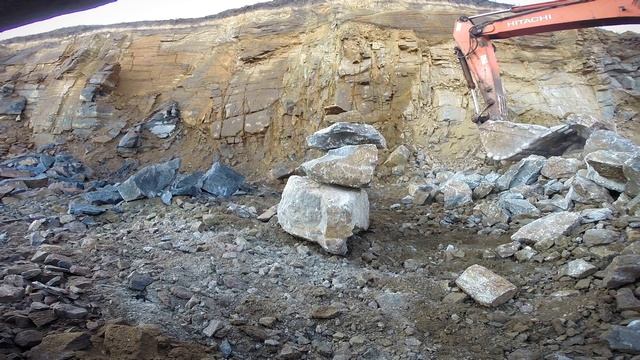 Пирамида из камня. Складываю пирамиду экскаватором HITACHI zaxis 330 смотреть онлайн