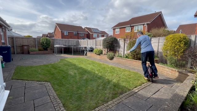 Inmotion V10F NIB first ride ever. How hard can it be to ride a EUC смотреть онлайн