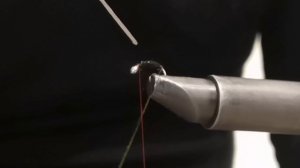 Муха навозная из пера павлина.