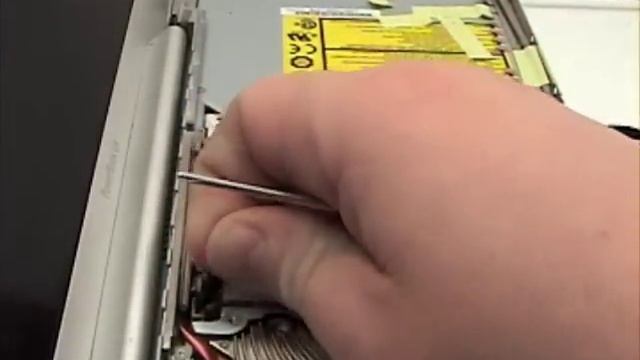 Powerbook 12" Repair - Heat Sink Removal смотреть онлайн