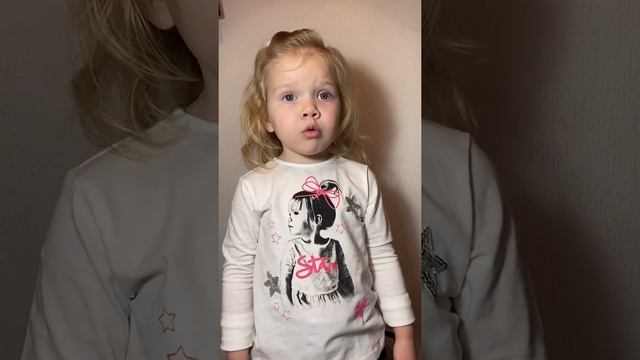 А.Барто «Девочка Чумазая»/ читает стих София Киткевич, 3 года смотреть онлайн