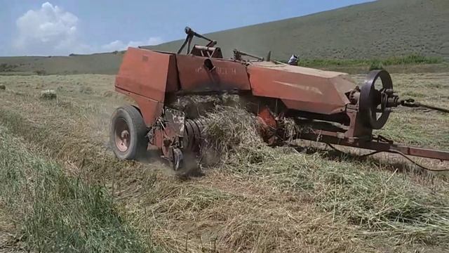 Работа Пресс подборщиком в поле смотреть онлайн