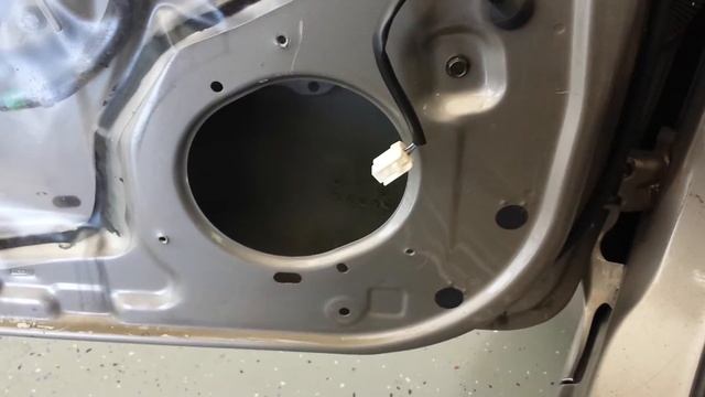 2001 Nissan Maxima Front speaker replacement pt1 смотреть онлайн
